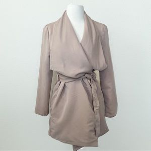 H&M Draped Lightweight Trench Coat in color Beige Cream Size 4
